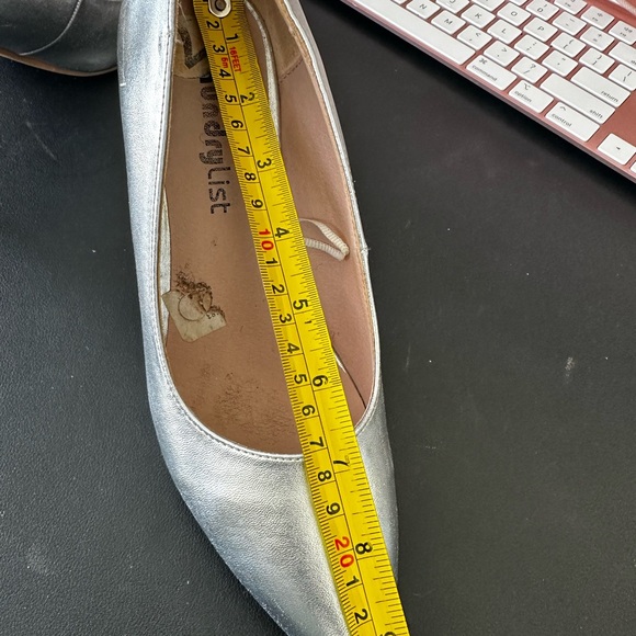 Beautiful silver shoes from laundry list - Picture 8 of 8